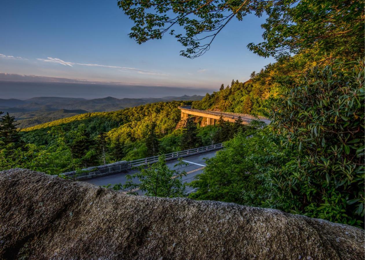 Meadowbrook Inn Blowing Rock Extérieur photo